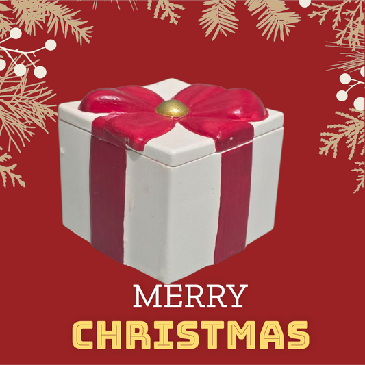 Gift Box Christmas Candle in Red or Gold